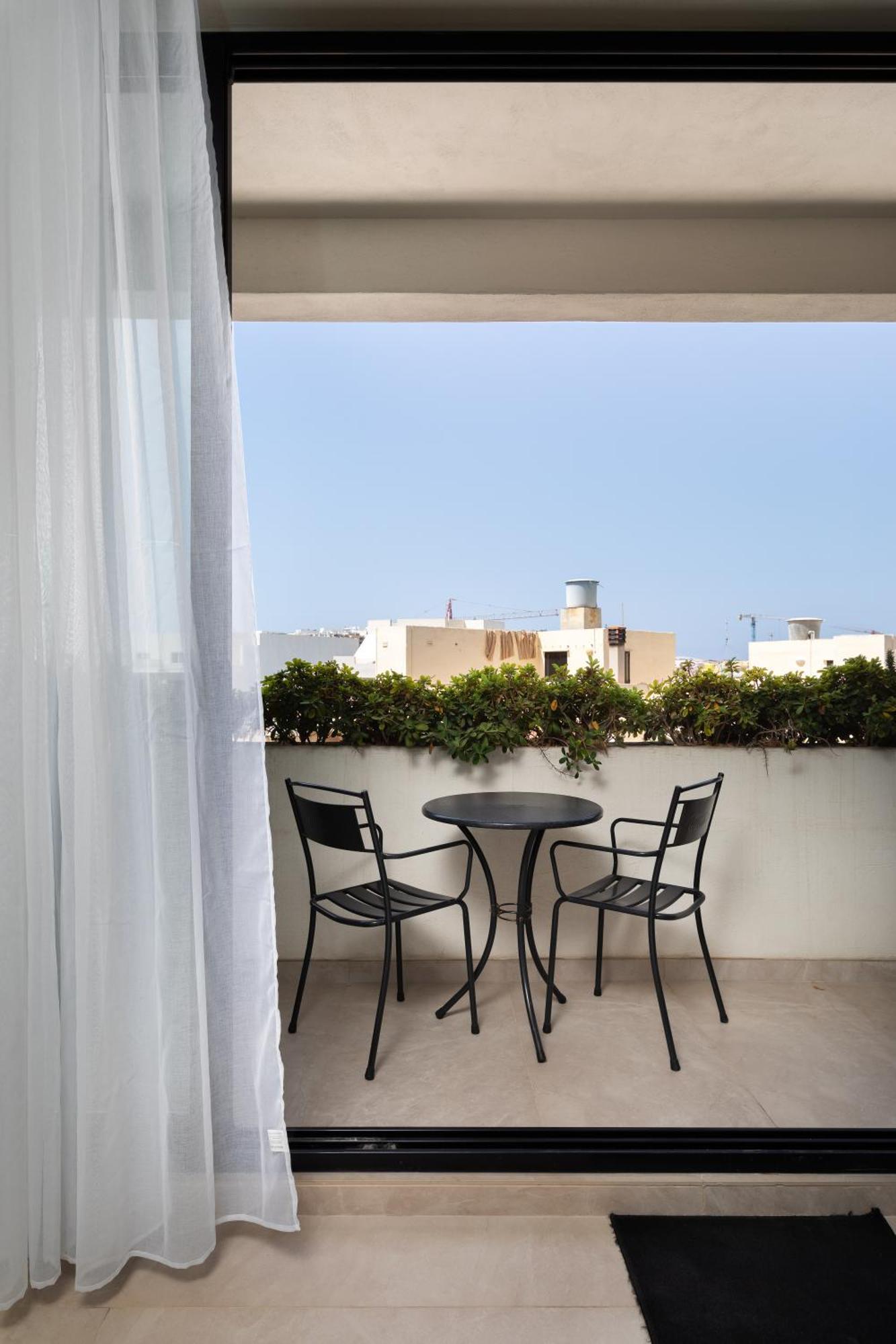 Modern 1Br Spacious Apartment With Terrace - Close To St Thomas Bay Марсаскала Экстерьер фото